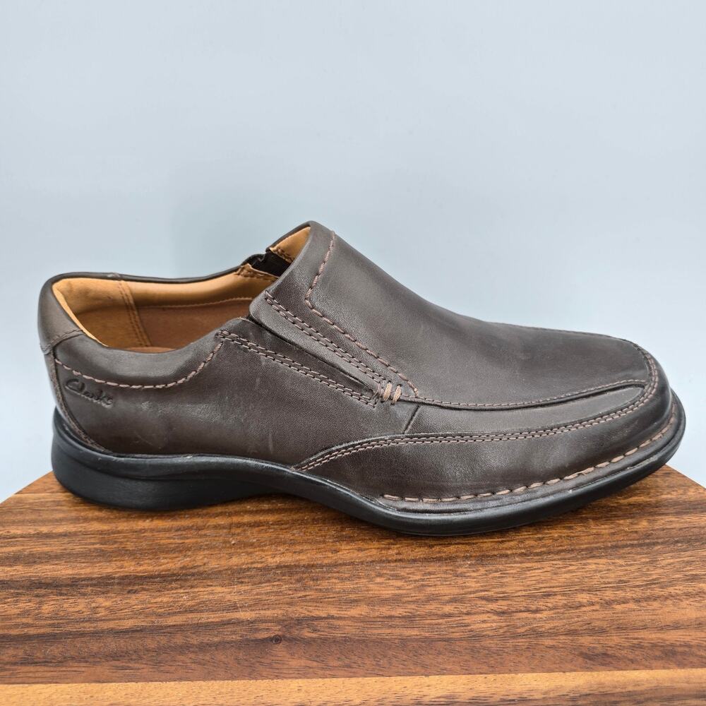 Clarks Shoes Mens 8.5 Wide Dark Brown Leather Slip On Casual Comfort Loafers